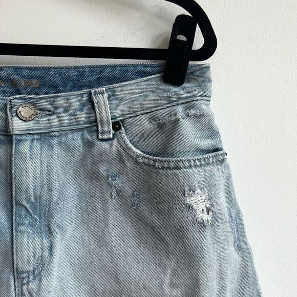 Michael Kors Women's High Rise Fringe Hem Light Distress Blue Denim Shorts Sz10 - Picture 4 of 5